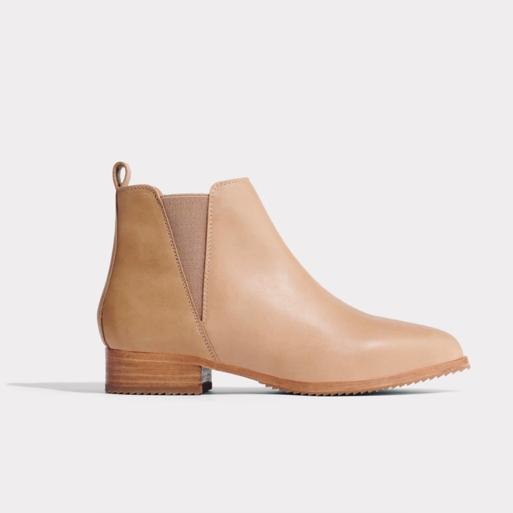 NEW NISOLO Eva Everyday Chelsea Leather Boot - Almond - Women's Size 7
